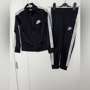 Nike Track suit girl's sz 4T NWOT full zip jacket/jogger pant